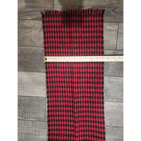 Michelle Stuart Berry & Black Herringbone Scarf 100% Acrylic 52" Lightweight - Picture 4 of 5